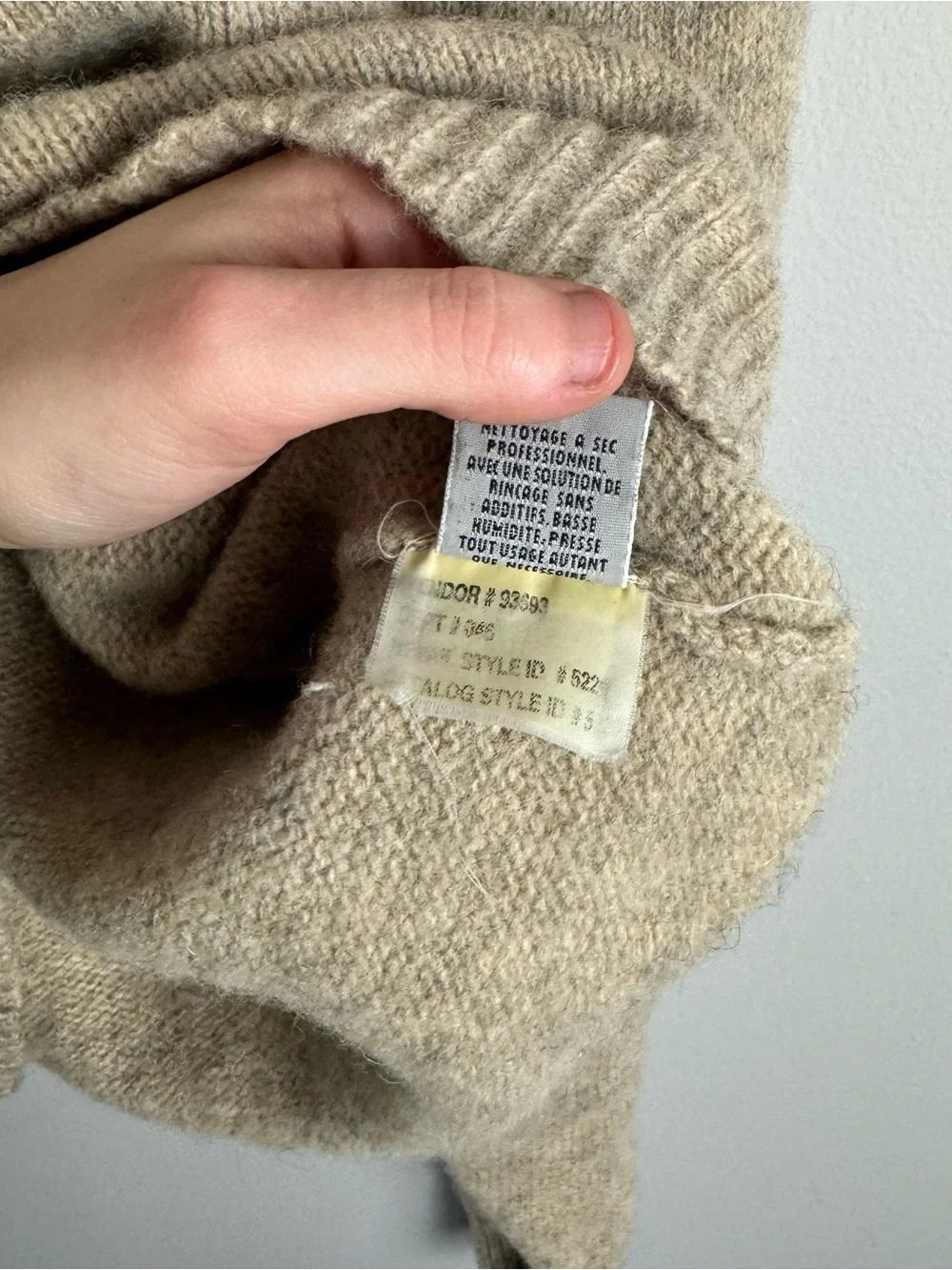 Vintage Eddie Bauer 100% Wool Men’s V Neck Tan Sweater - Picture 7 of 9
